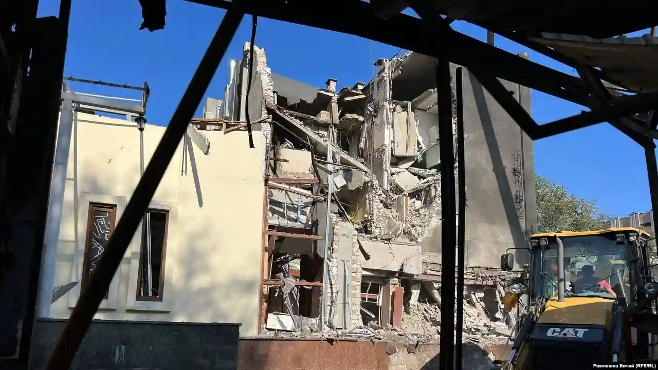 У Черкасах пролунали вибухи під час нічної атаки дронів: працює ППО У Черкасах пролунали вибухи під час нічної атаки дронів: працює ППО