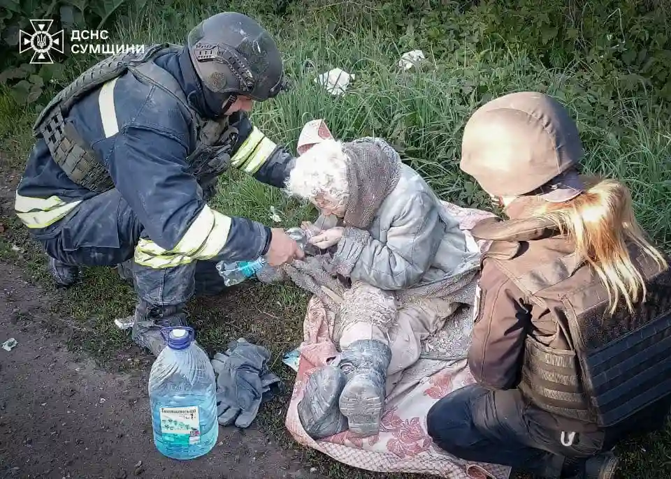 Авіаудар по Сумщині: під завалами врятували жінку, є загиблий