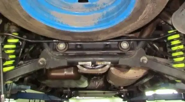 Тенісні м’ячики в підвісці: автомеханіки застерігають водіїв від небезпечного лайфгаку