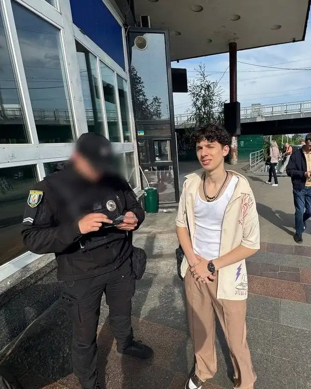 Учасника нацвідбору на “Євробачення” оштрафували за куріння біля метро: Муаяд зізнався у порушенні